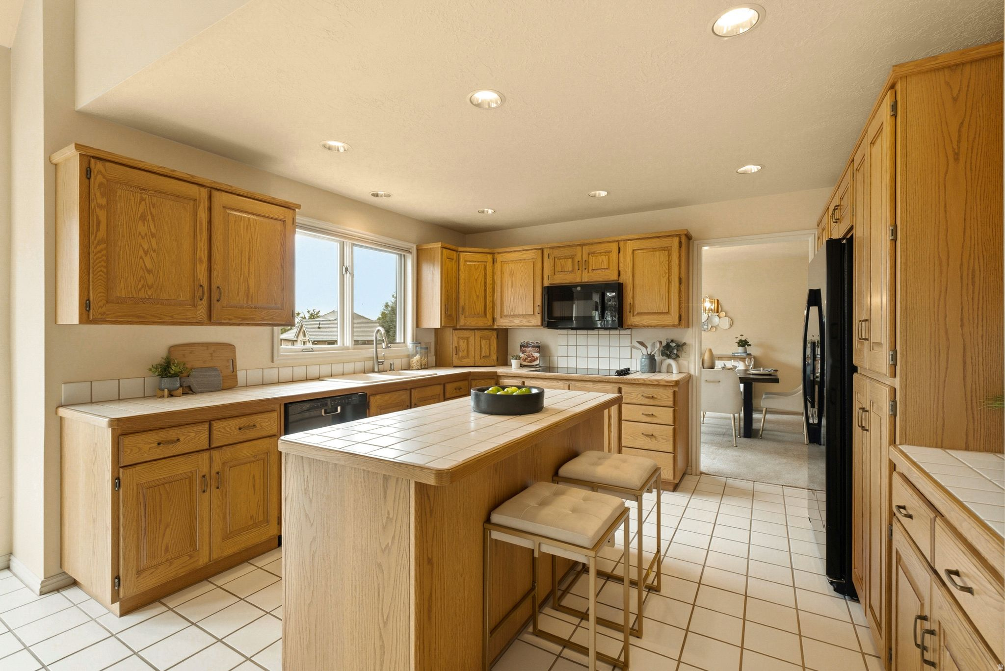 923 W WILSHIRE CT