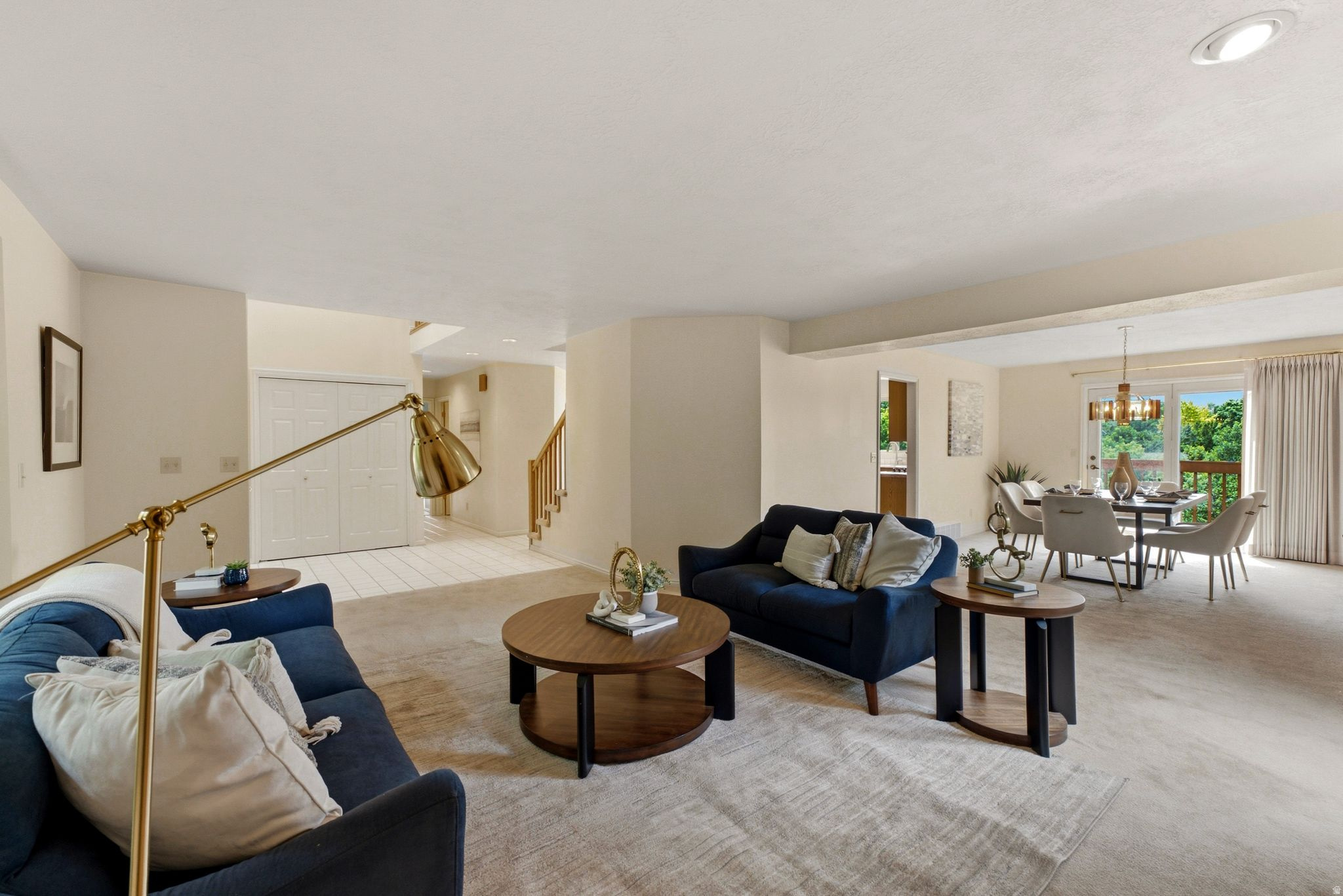 923 W WILSHIRE CT