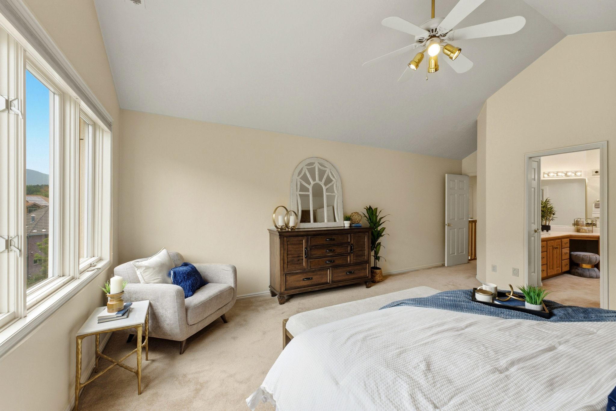 923 W WILSHIRE CT