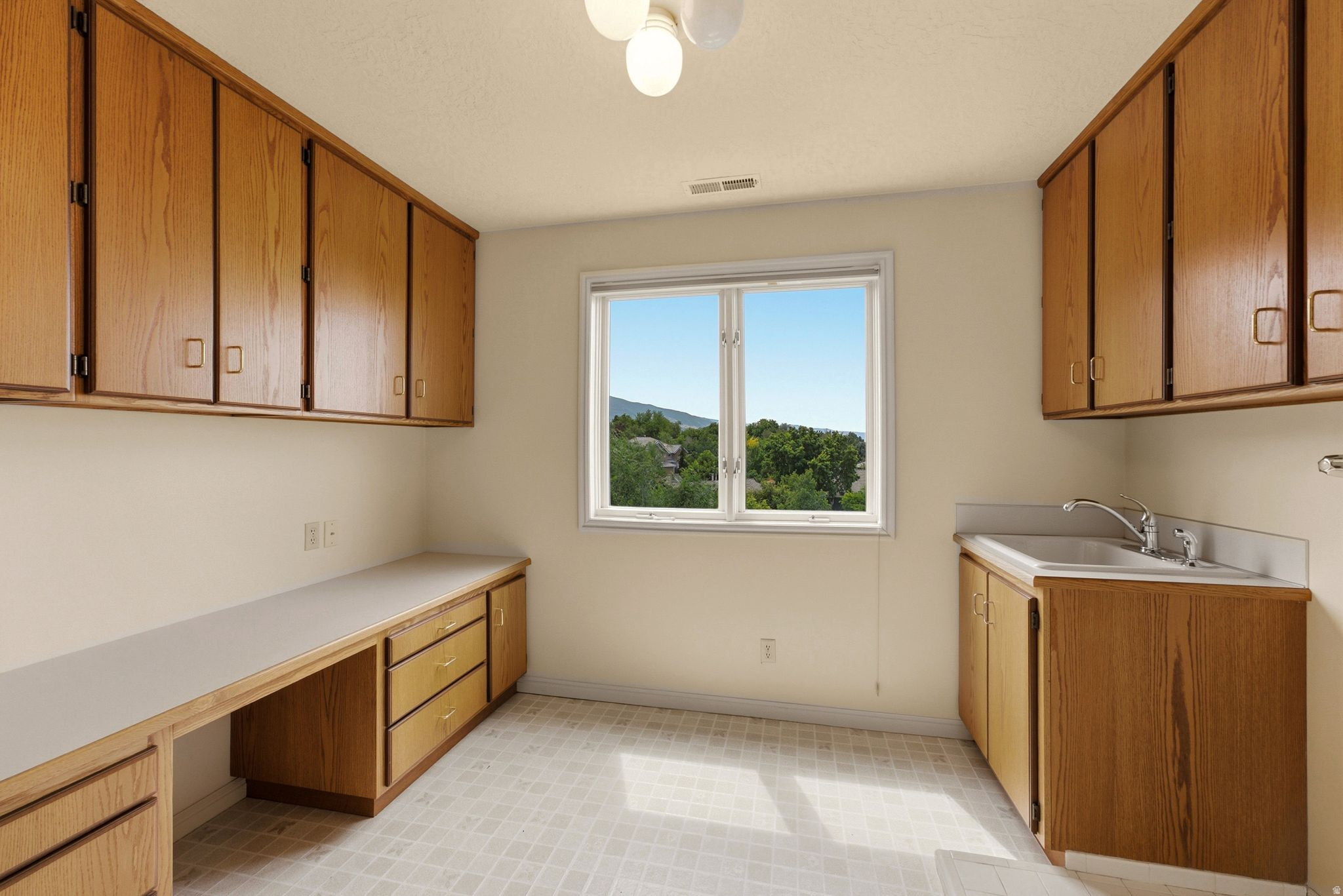 923 W WILSHIRE CT