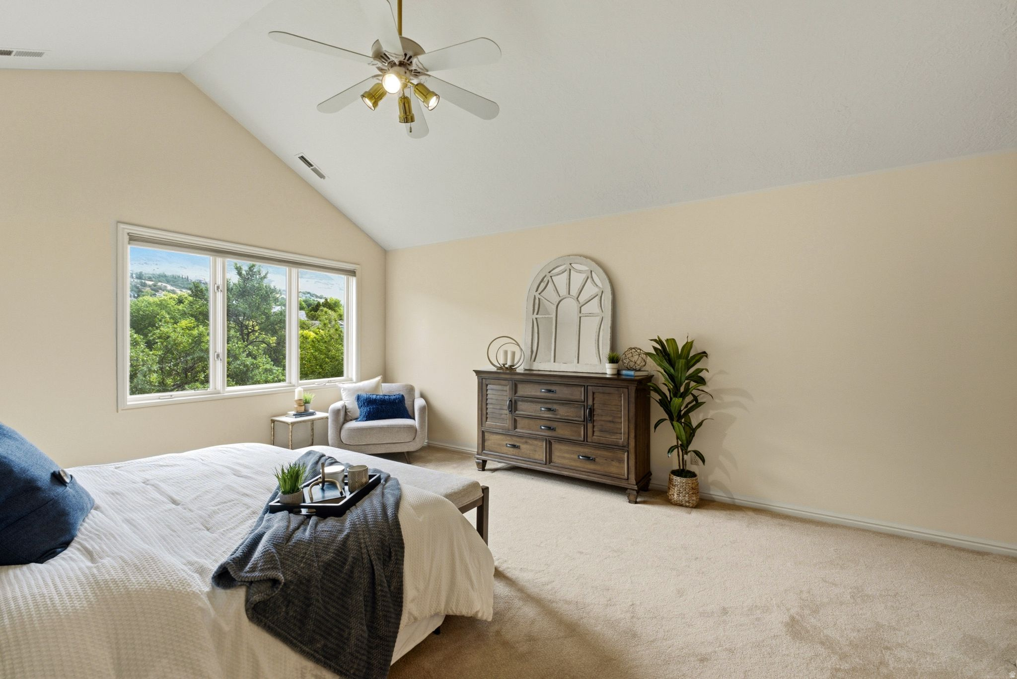 923 W WILSHIRE CT