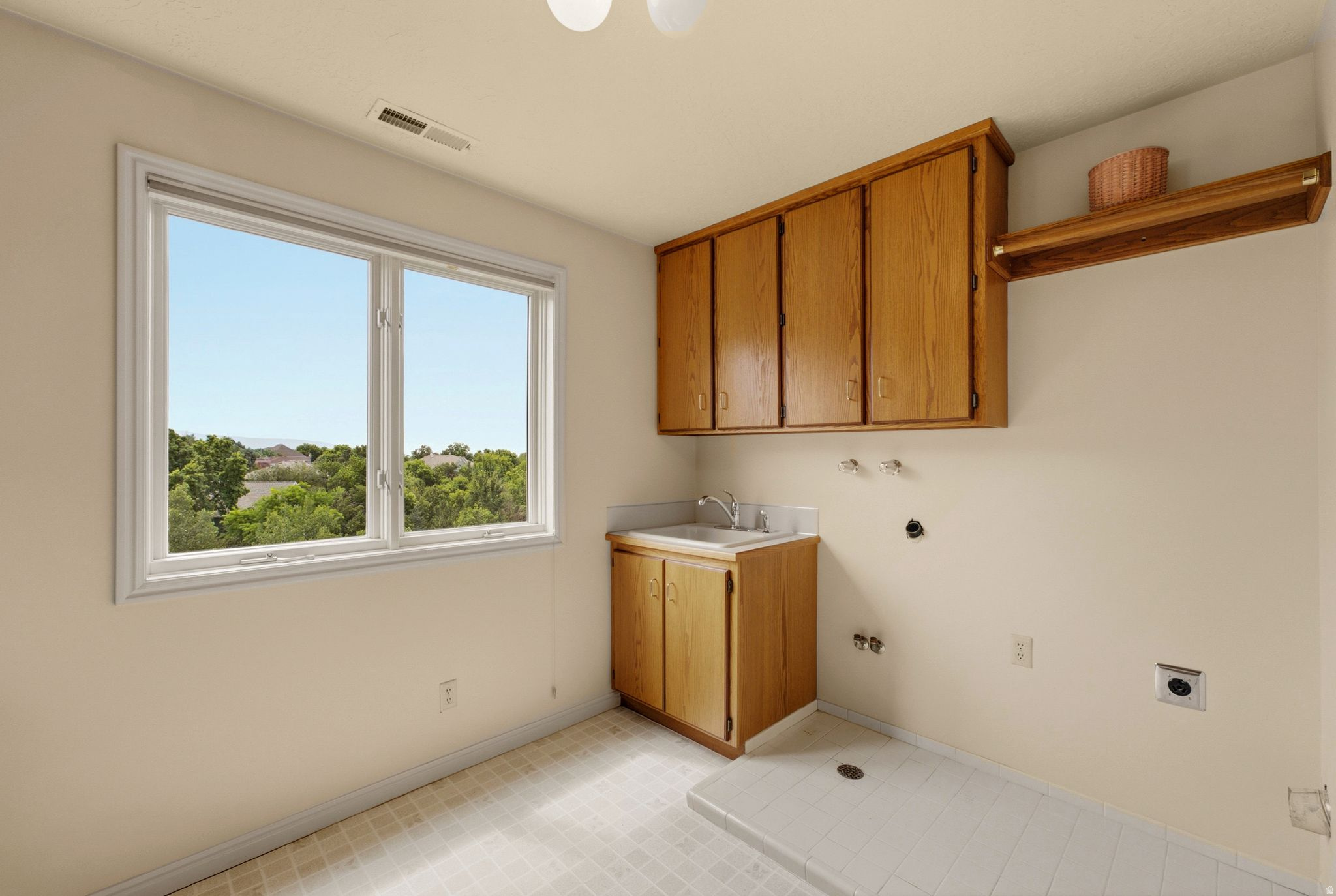 923 W WILSHIRE CT