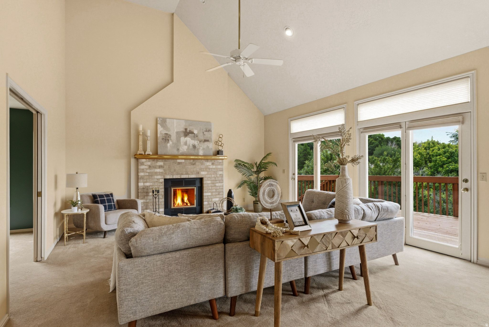 923 W WILSHIRE CT