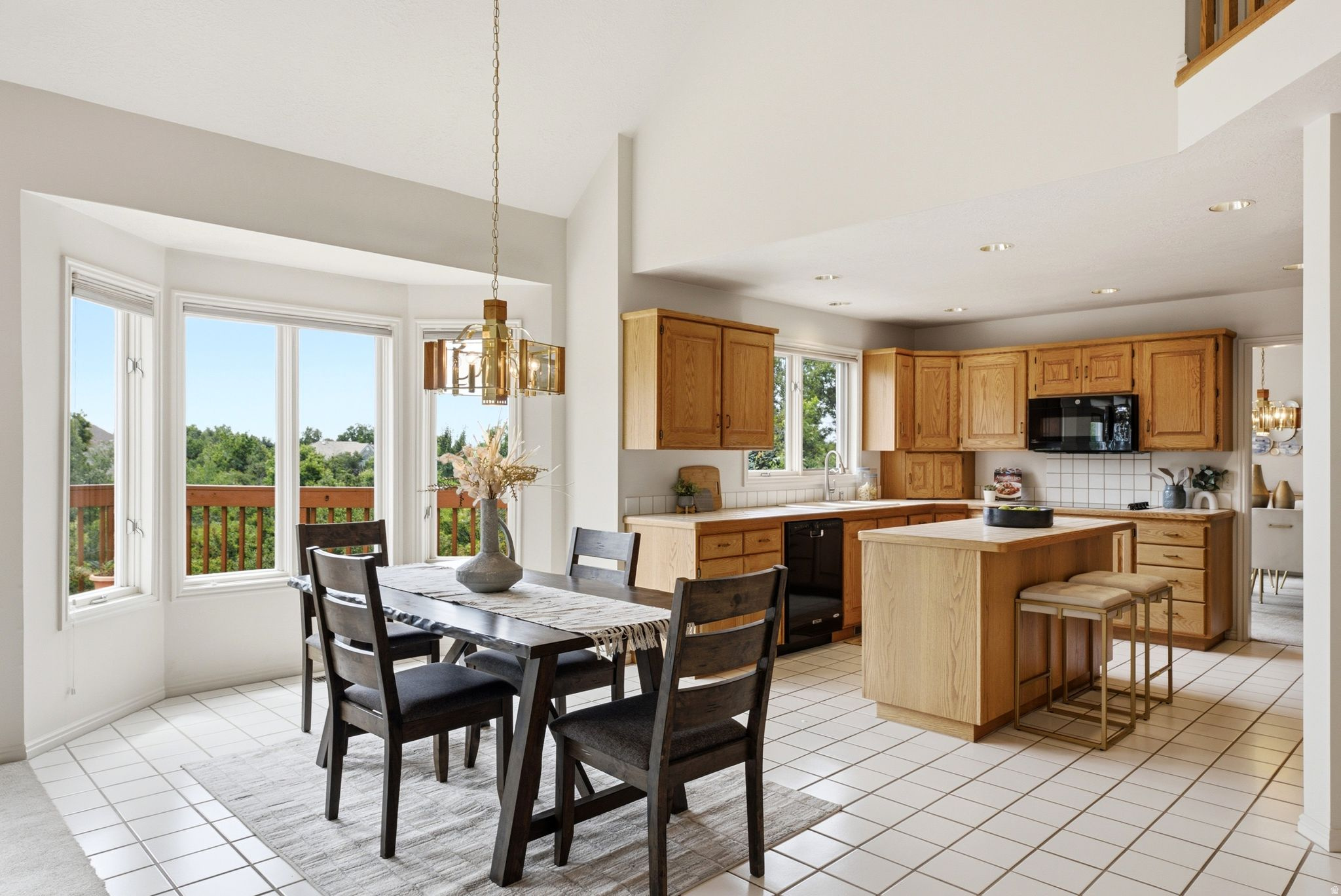 923 W WILSHIRE CT