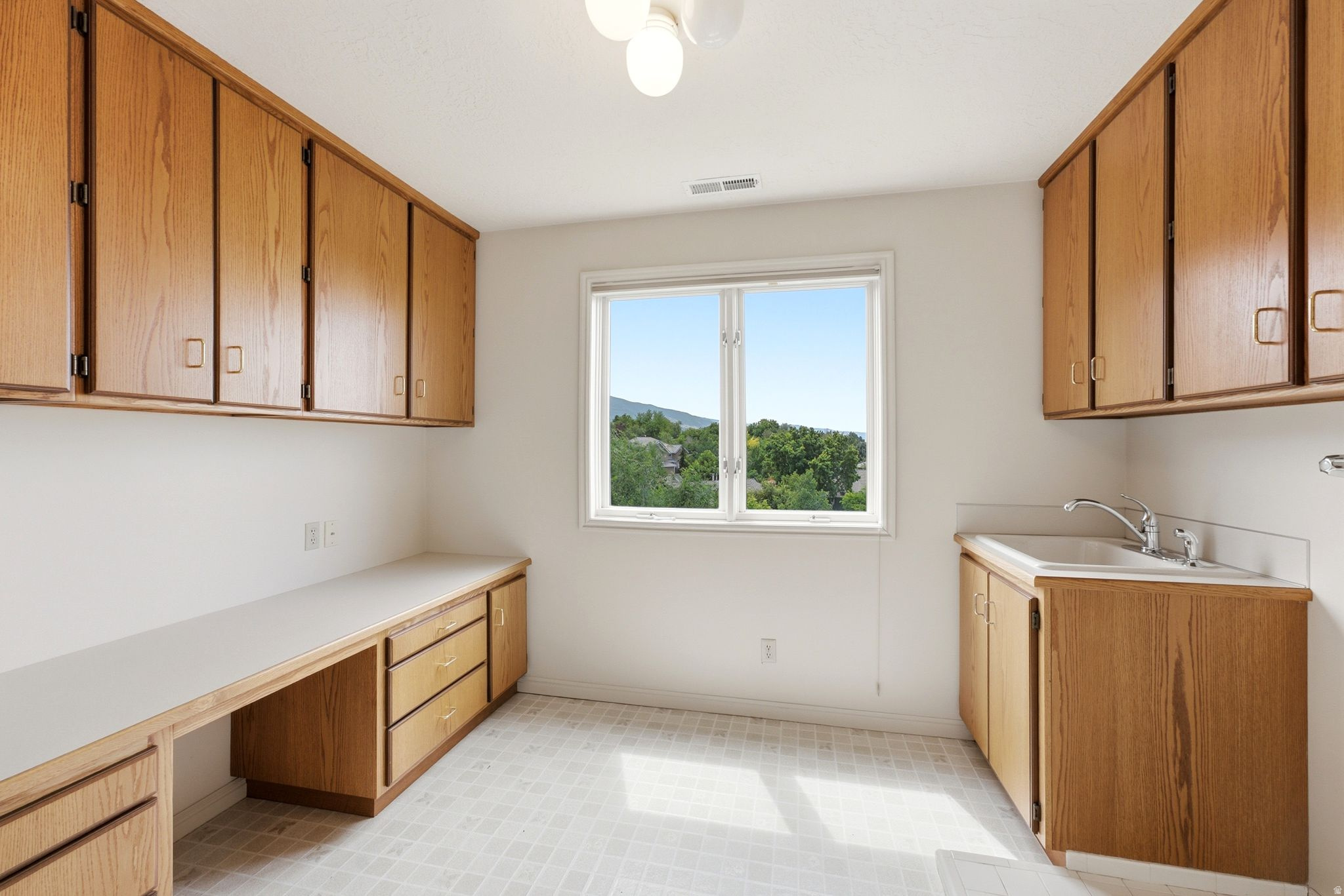 923 W WILSHIRE CT