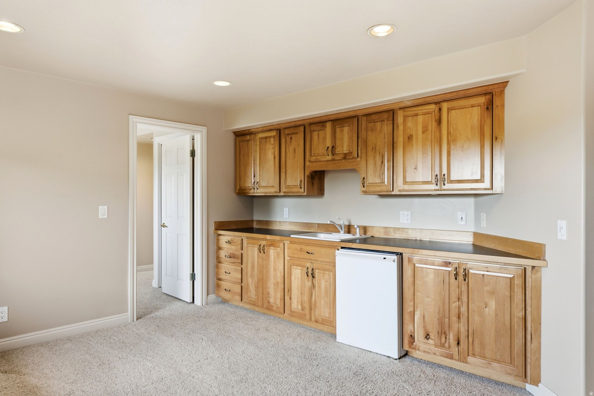 923 W WILSHIRE CT