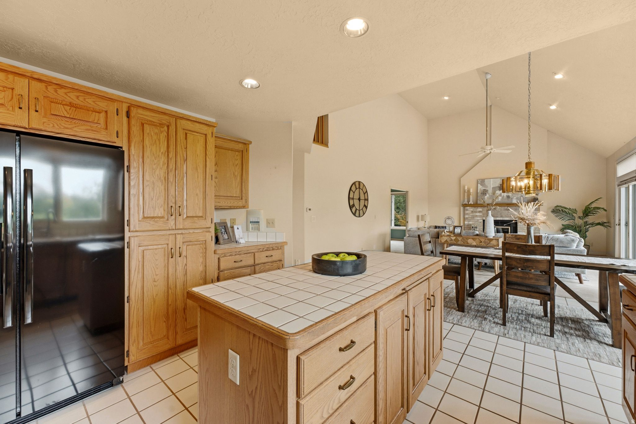 923 W WILSHIRE CT