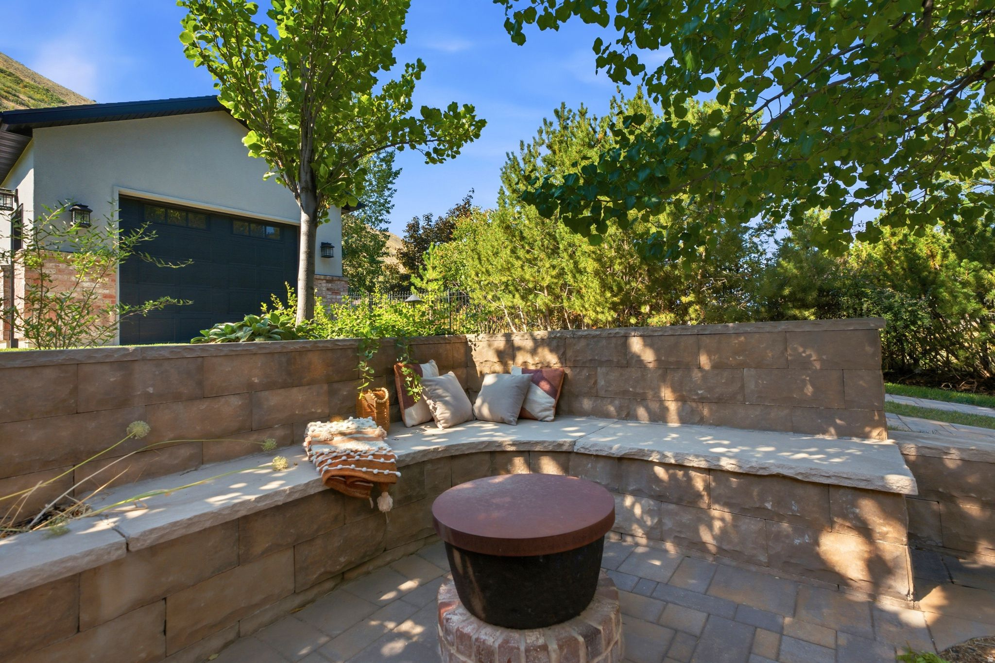 634 E DRAPER WOODS WAY