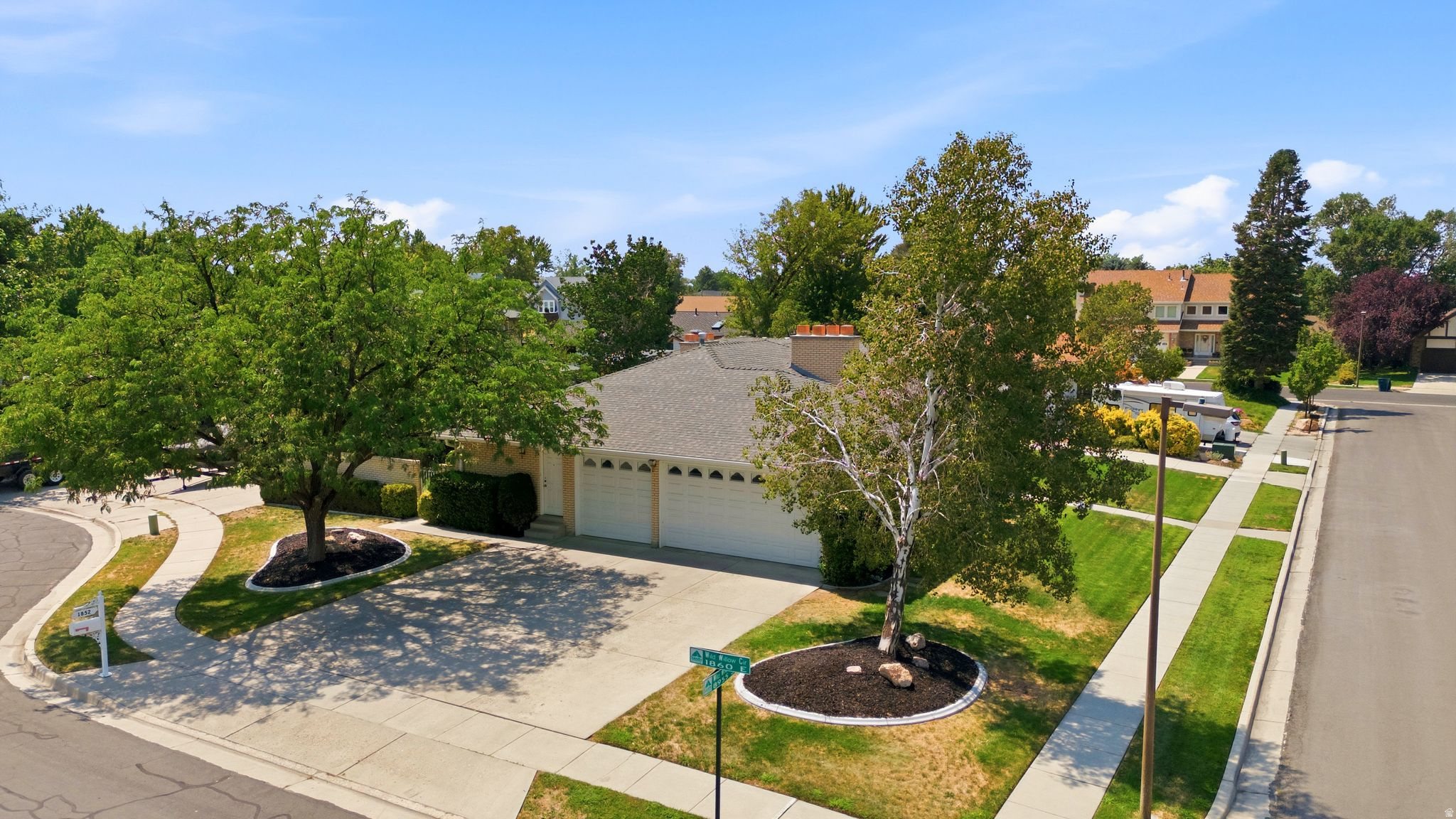 1852 E WILD WILLOW LN