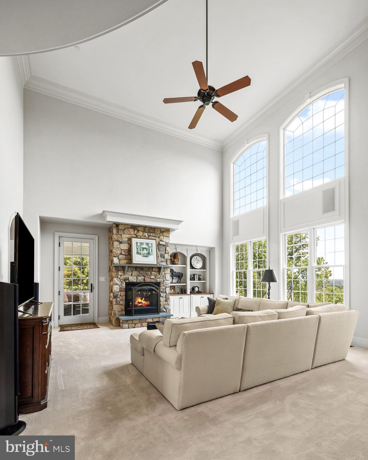 5835 RIDGEVIEW DRIVE