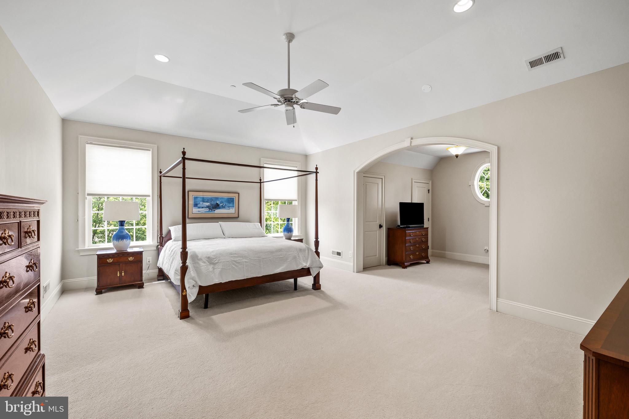 5835 RIDGEVIEW DRIVE