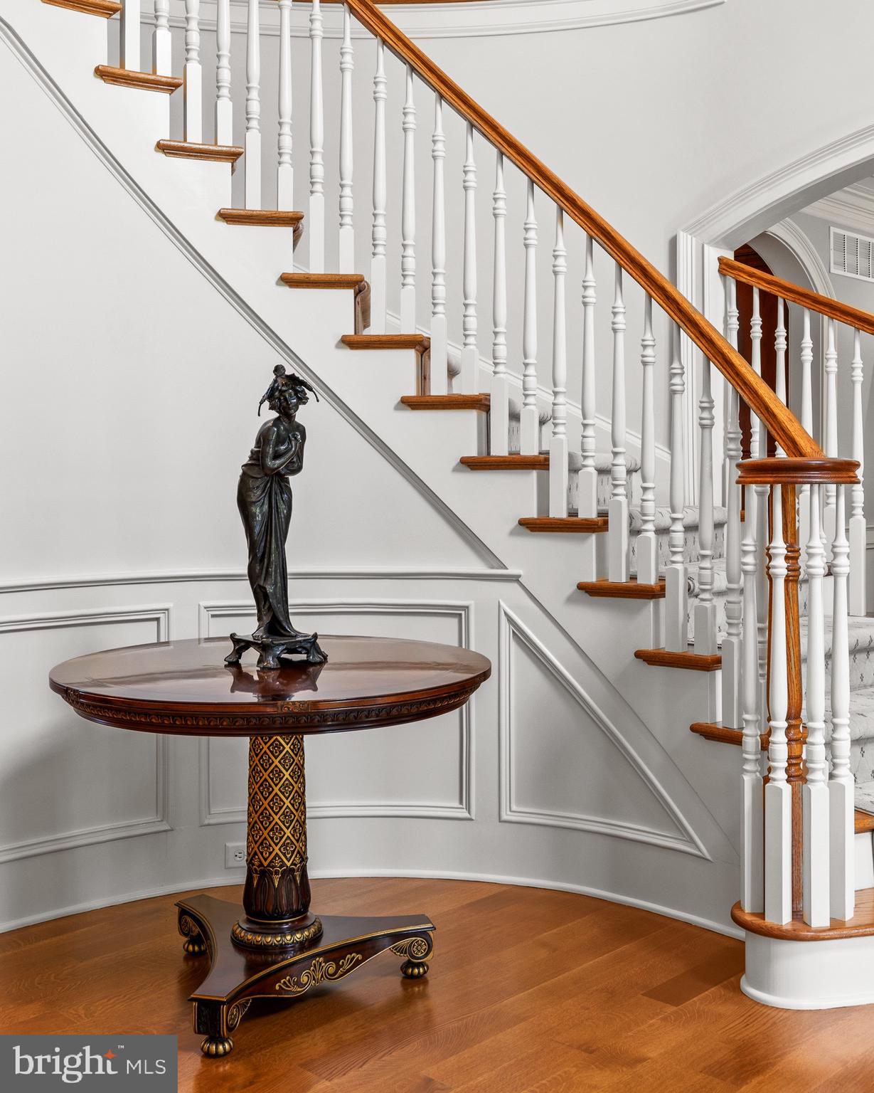 5835 RIDGEVIEW DRIVE