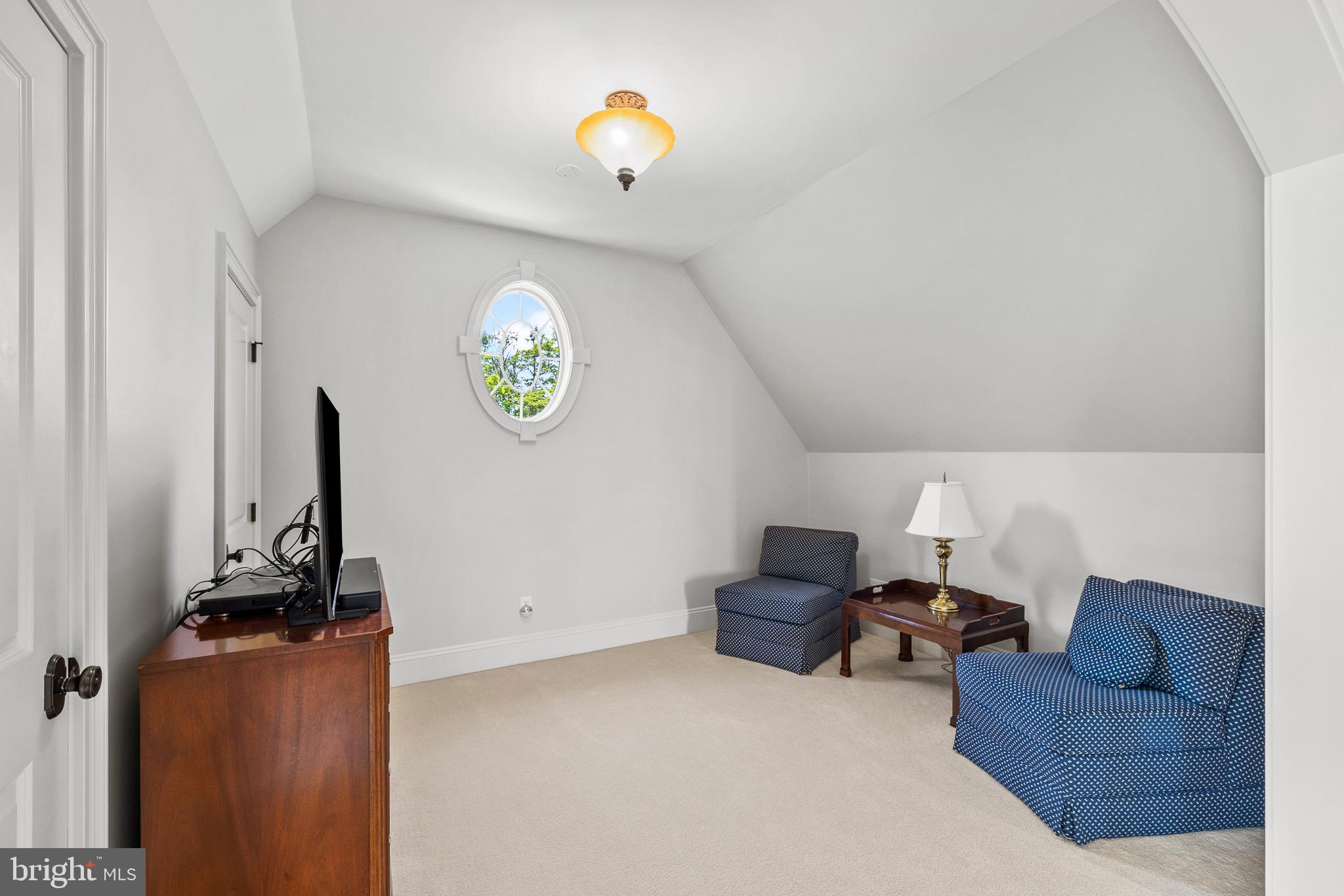 5835 RIDGEVIEW DRIVE