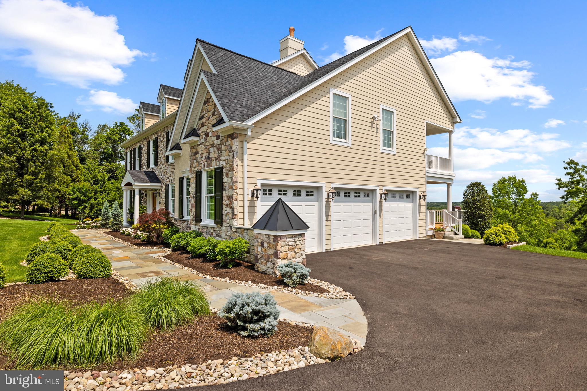 5835 RIDGEVIEW DRIVE