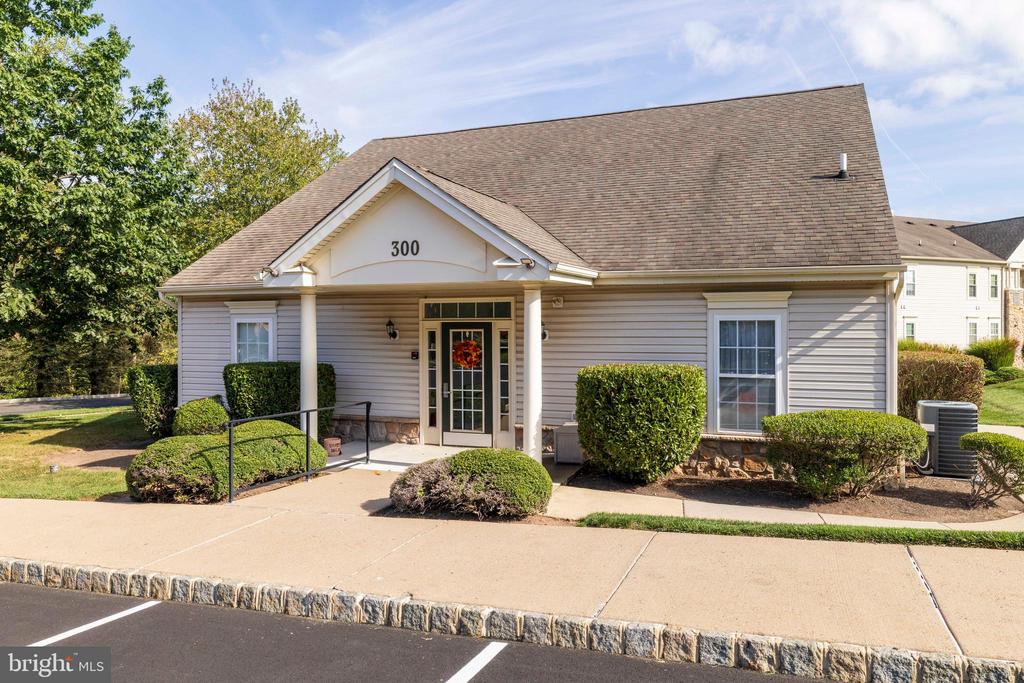100 FIDDLELEAF LANE 104
