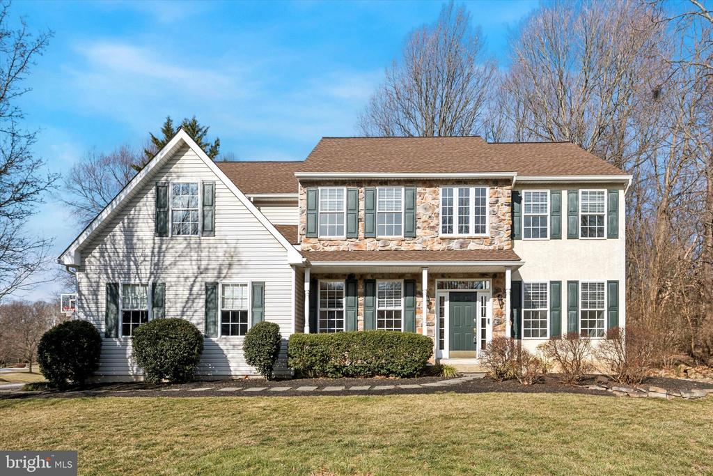 913 GRANDVIEW DRIVE