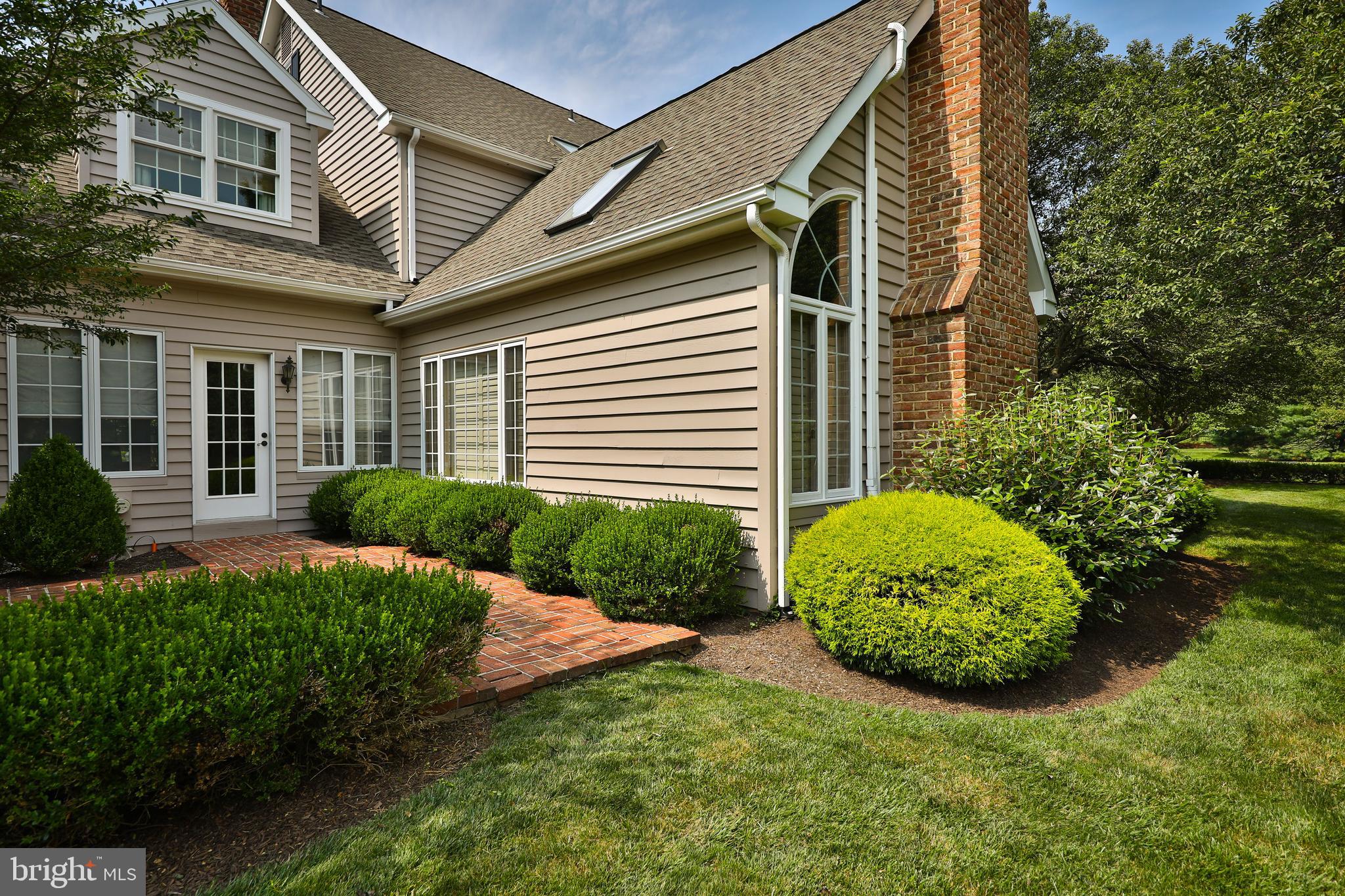 1208 Hunt Seat Dr