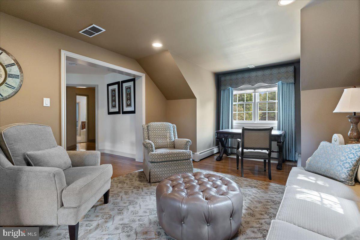 1208 Hunt Seat Dr