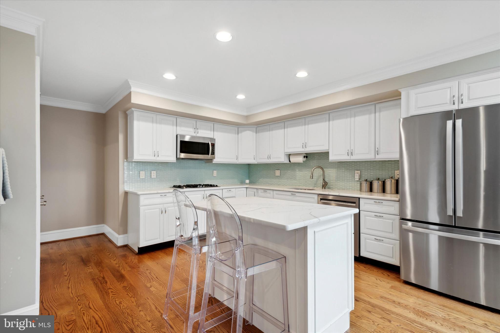 11 Springhouse Ln