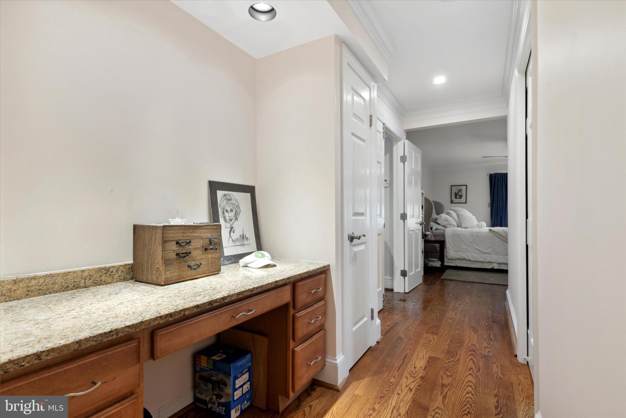 11 Springhouse Ln
