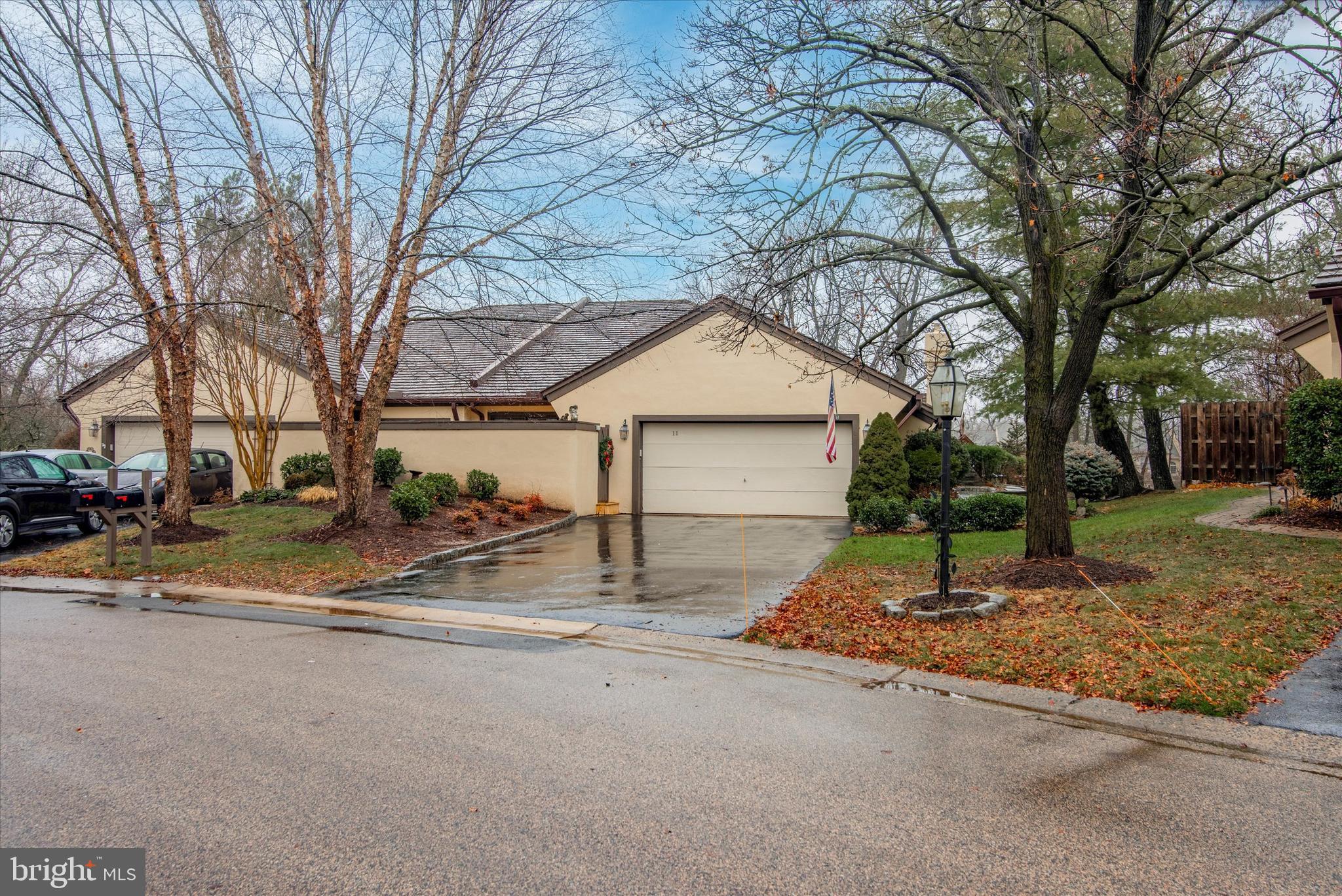 11 Springhouse Ln