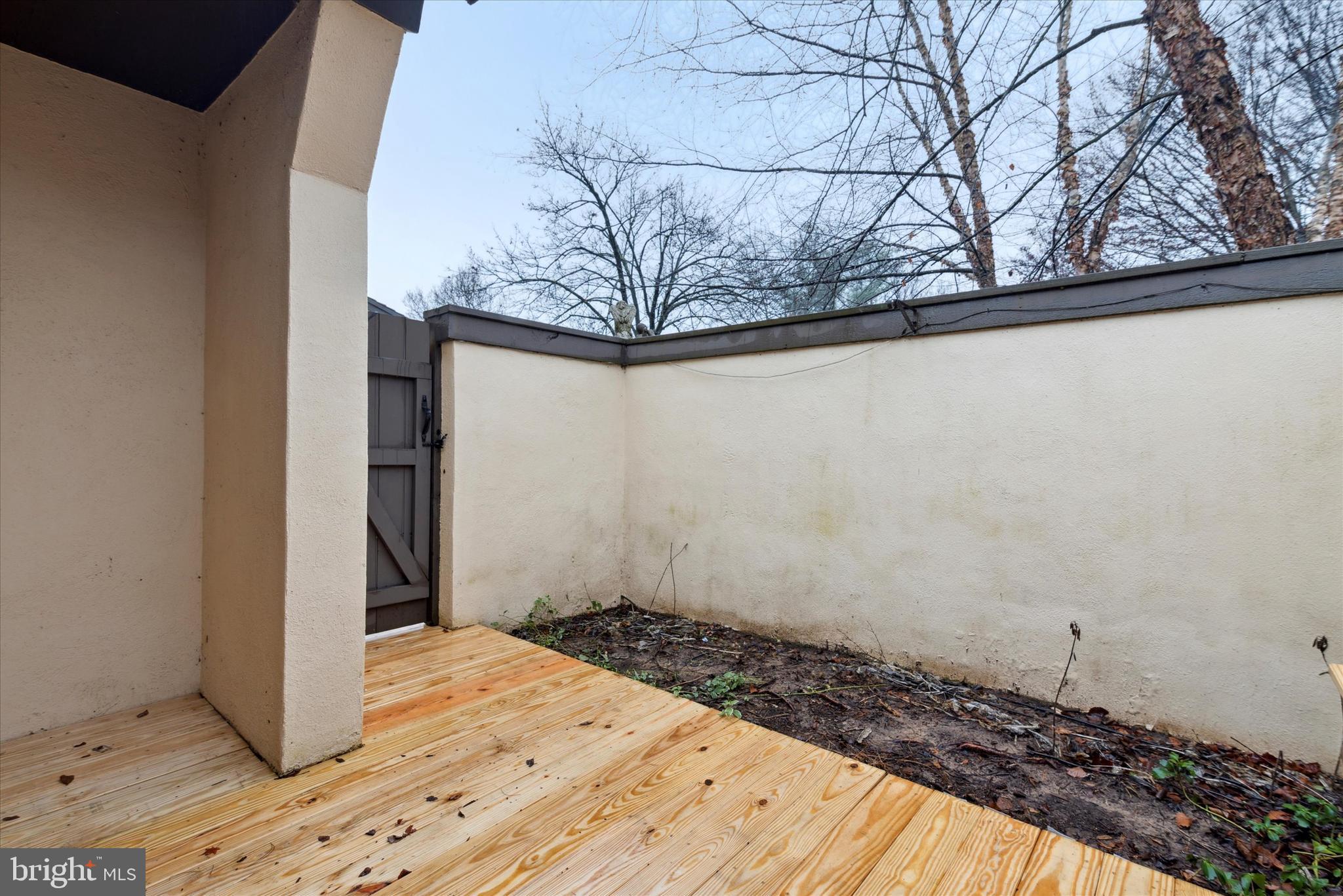 11 Springhouse Ln