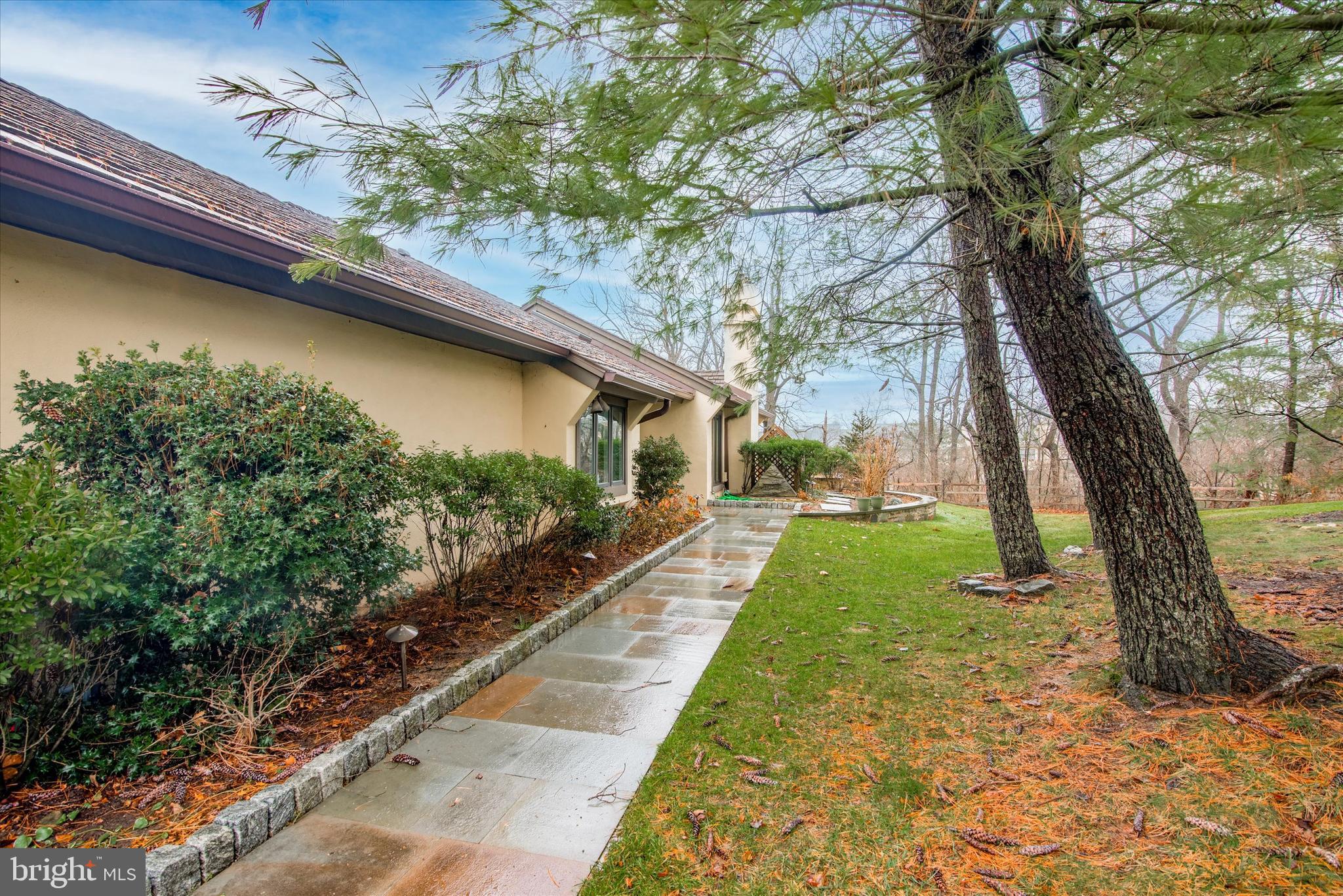 11 Springhouse Ln