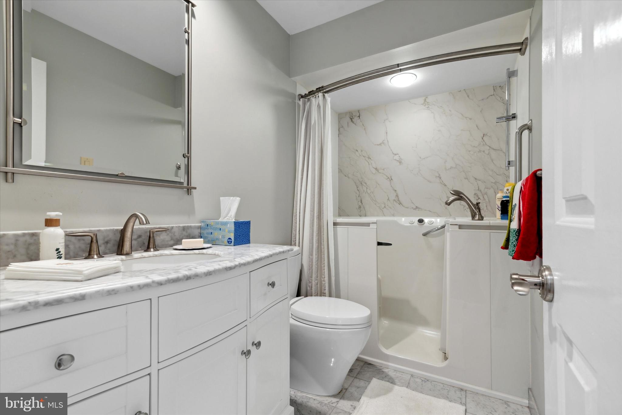 11 Springhouse Ln