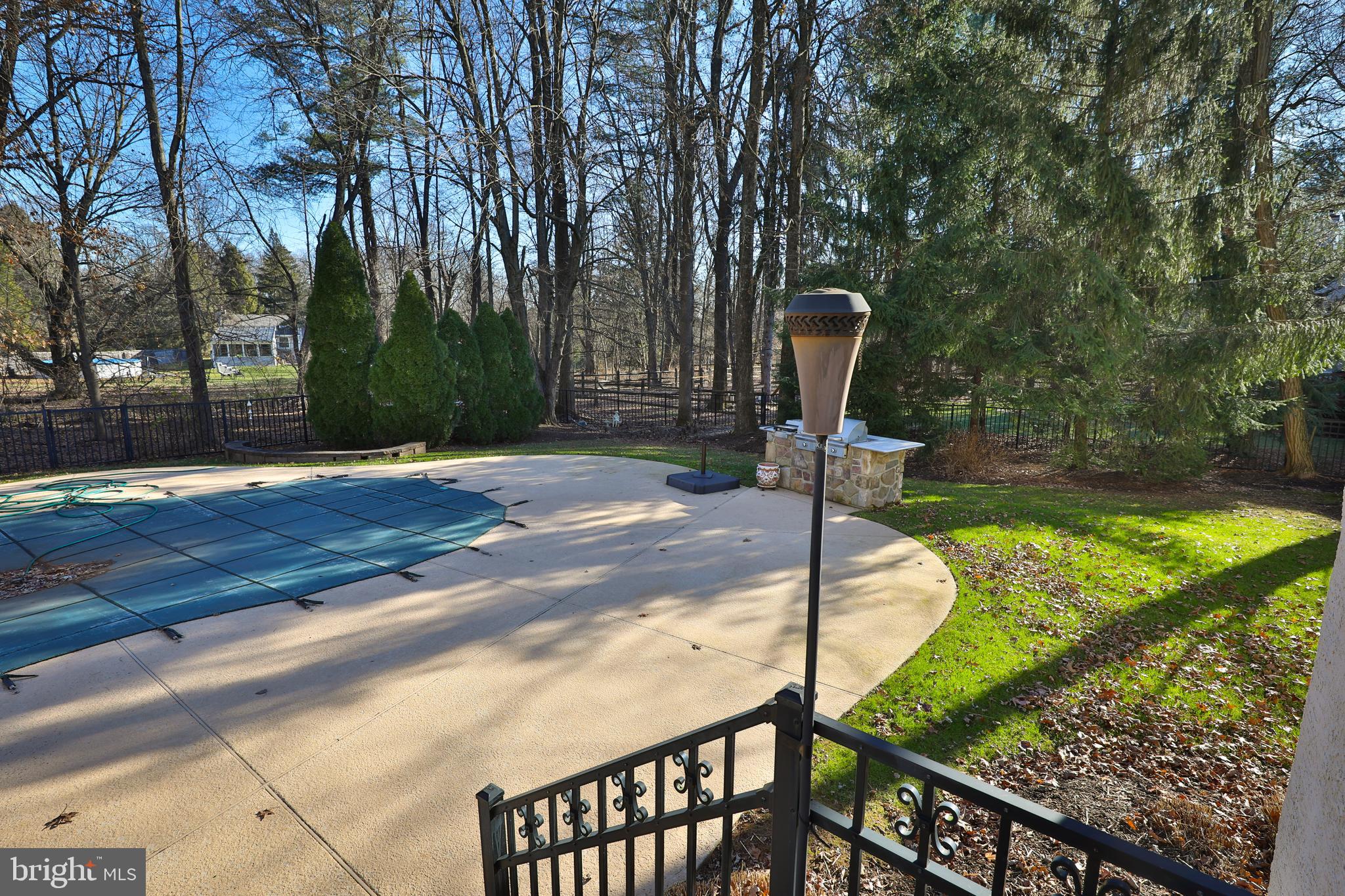 830 Wooded Pond Rd