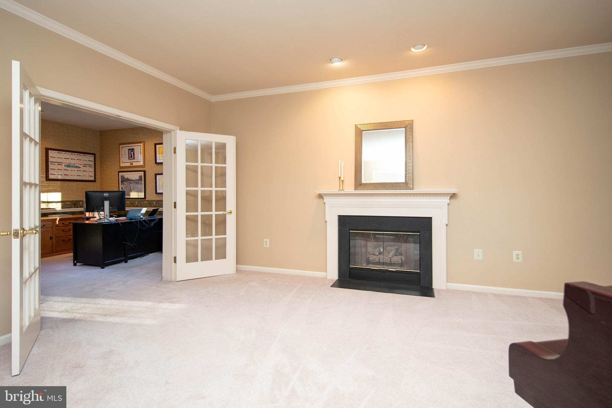 830 Wooded Pond Rd