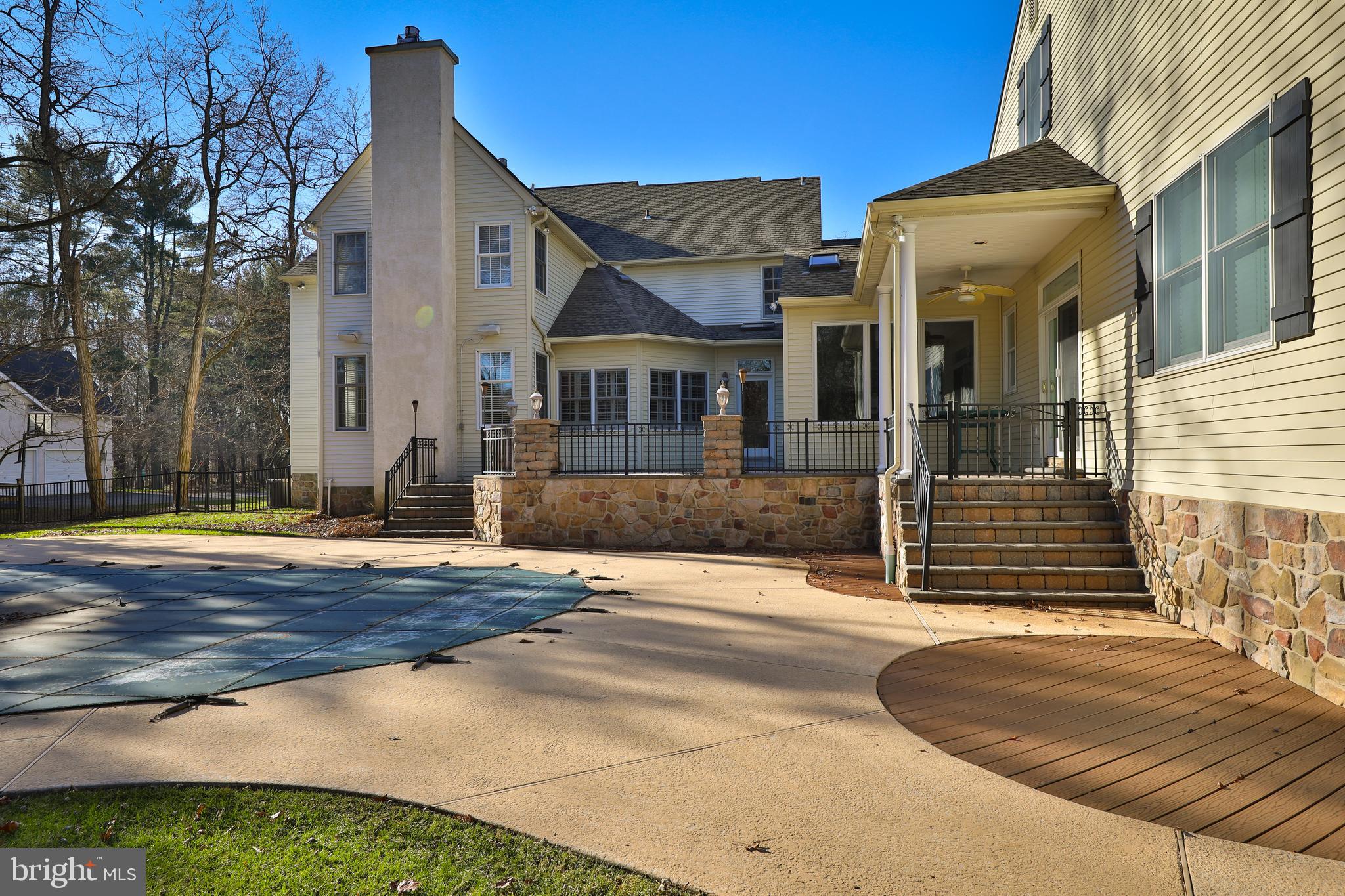 830 Wooded Pond Rd