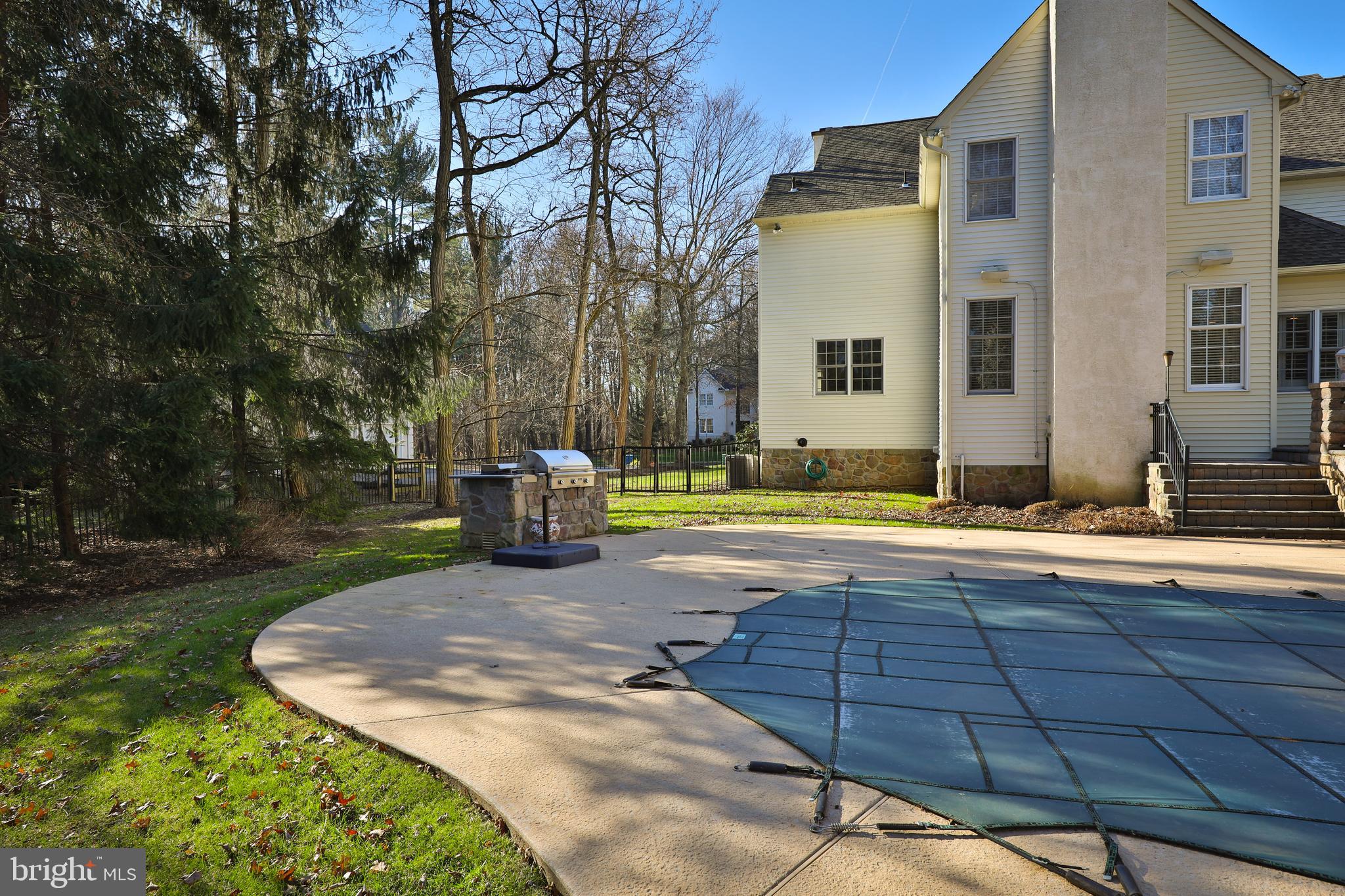 830 Wooded Pond Rd