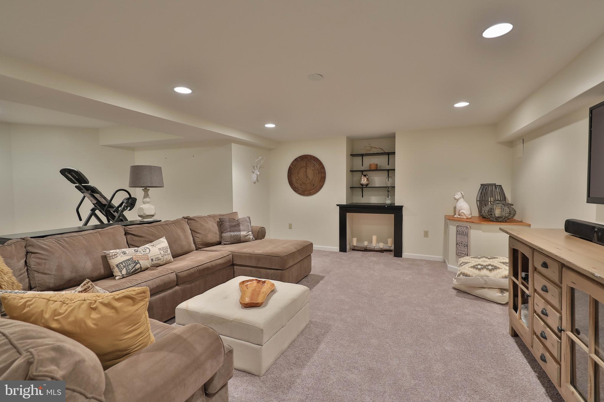 830 Wooded Pond Rd