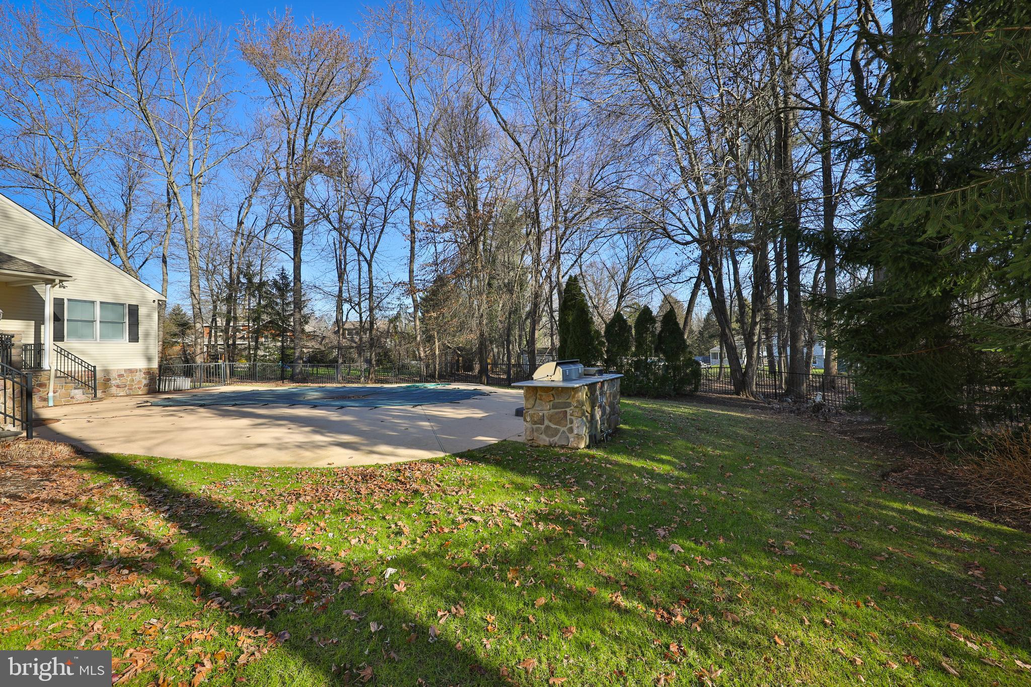 830 Wooded Pond Rd