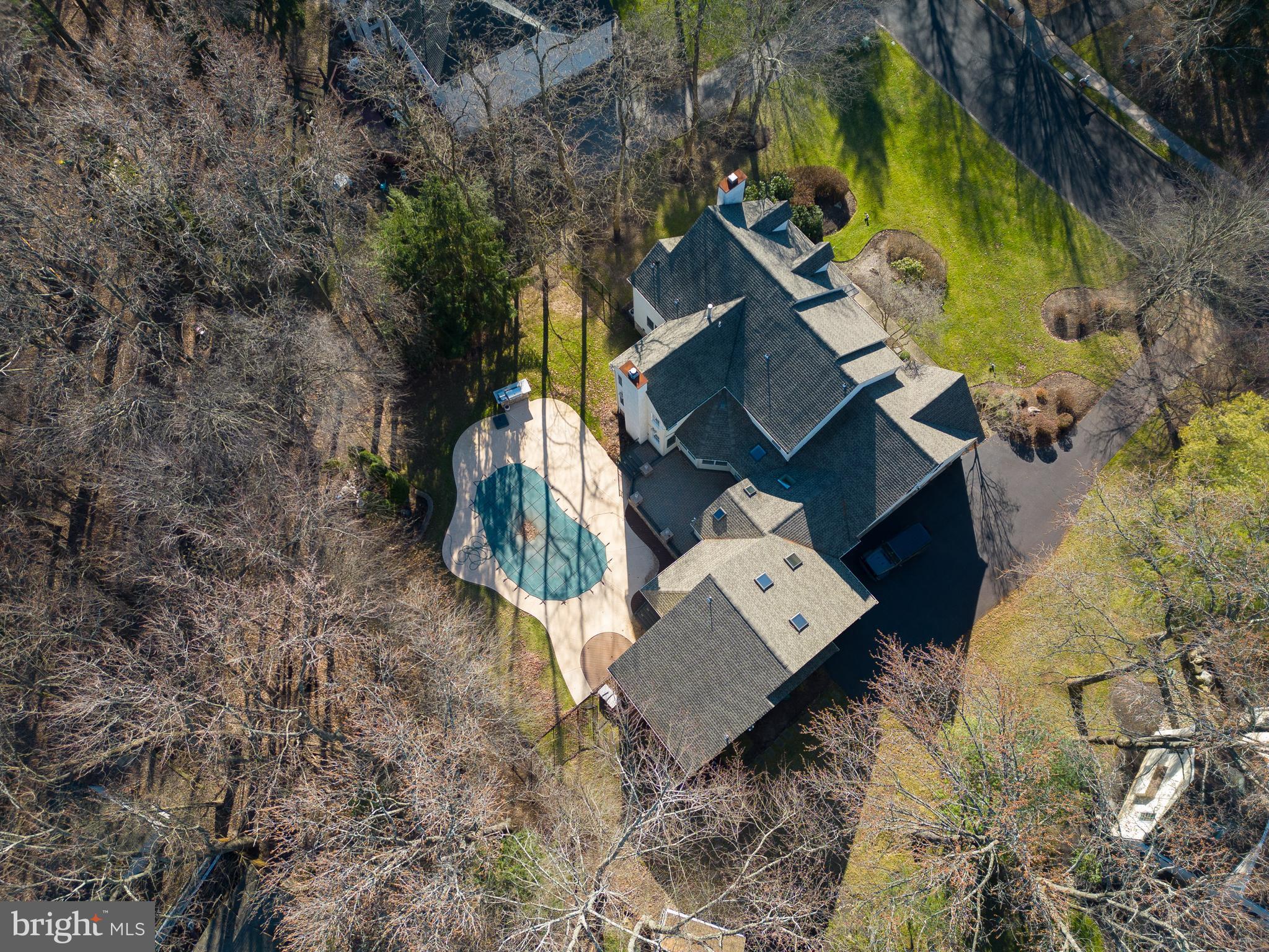 830 Wooded Pond Rd