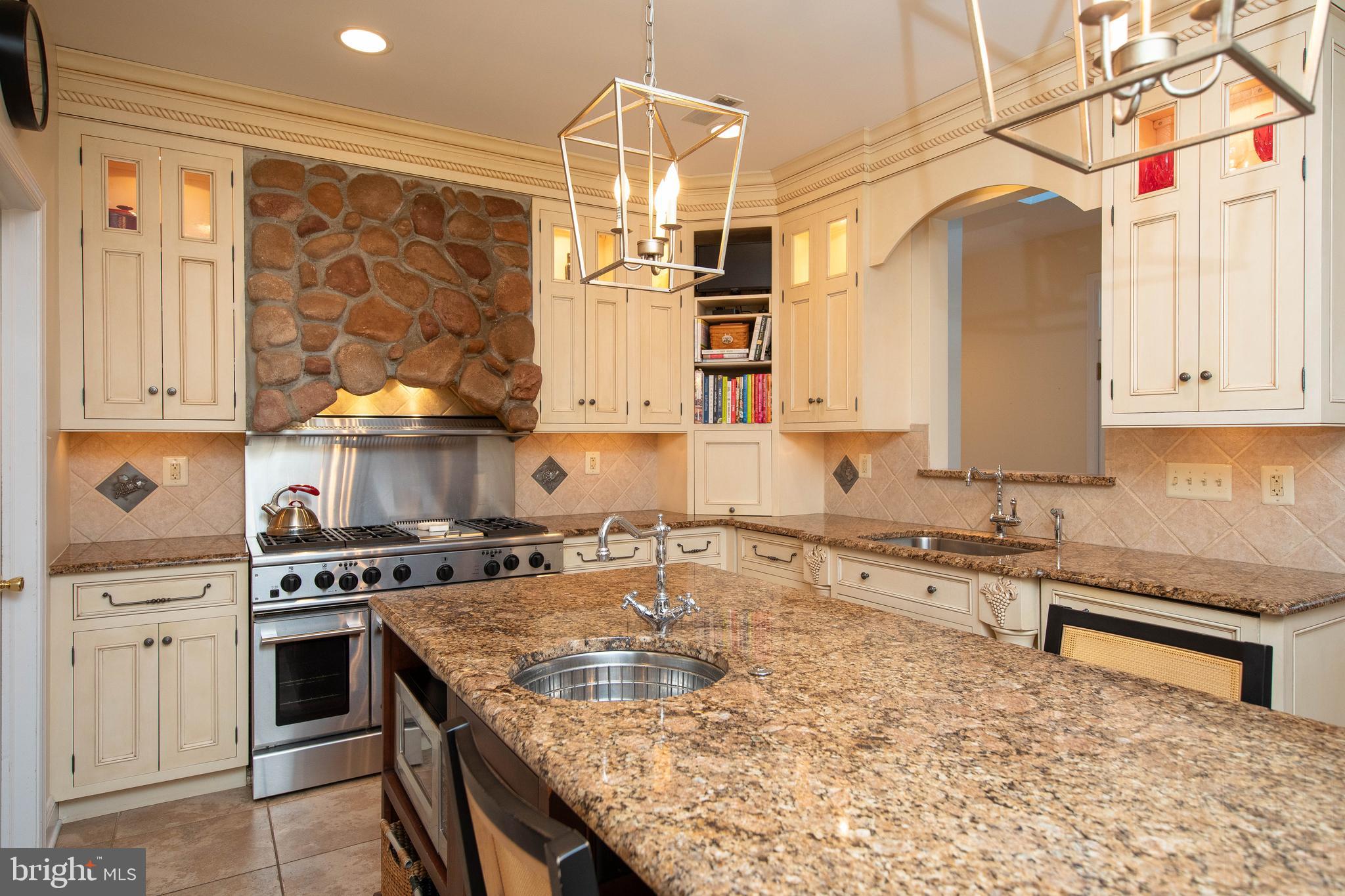 830 Wooded Pond Rd