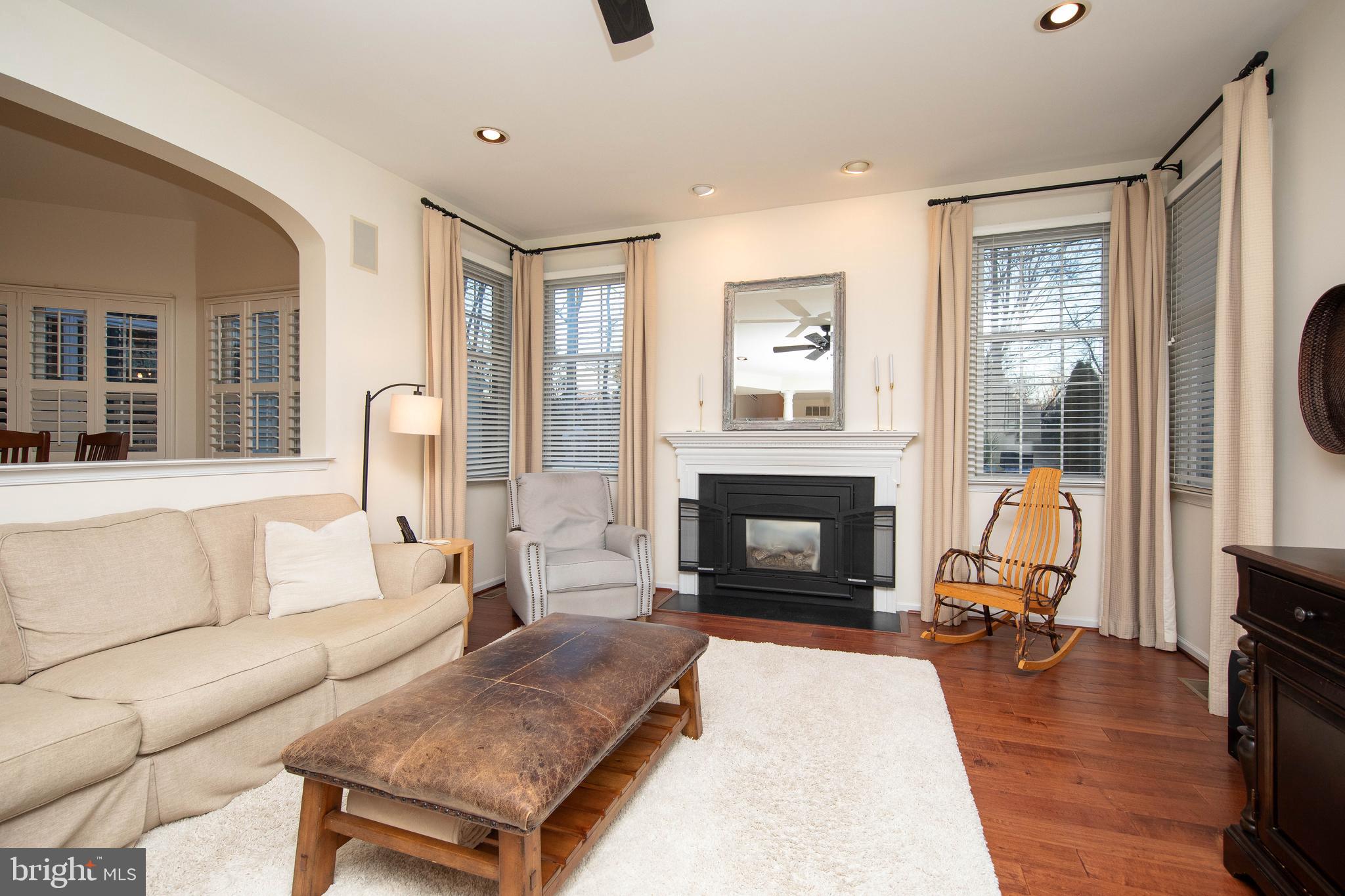 830 Wooded Pond Rd