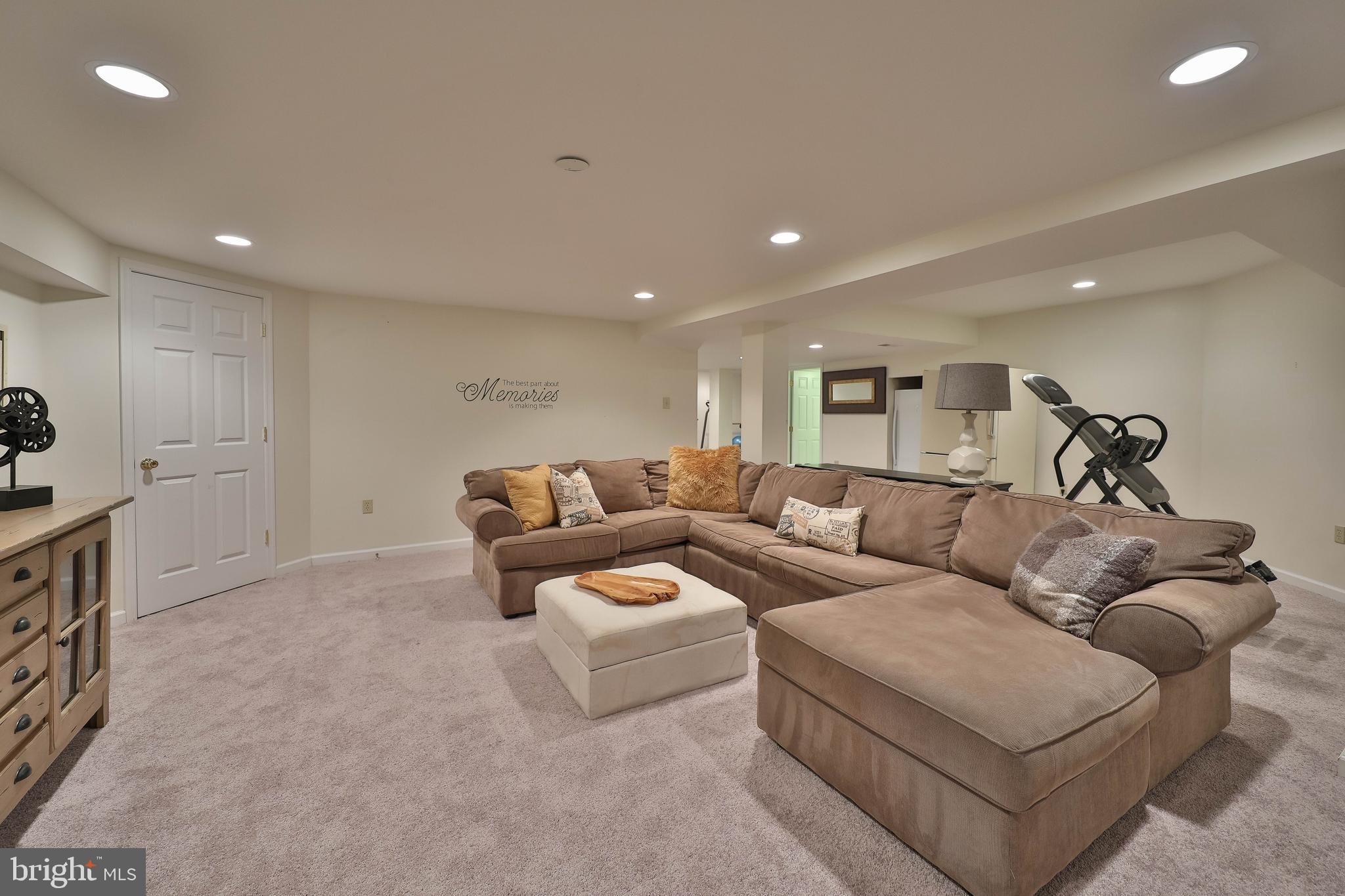 830 Wooded Pond Rd
