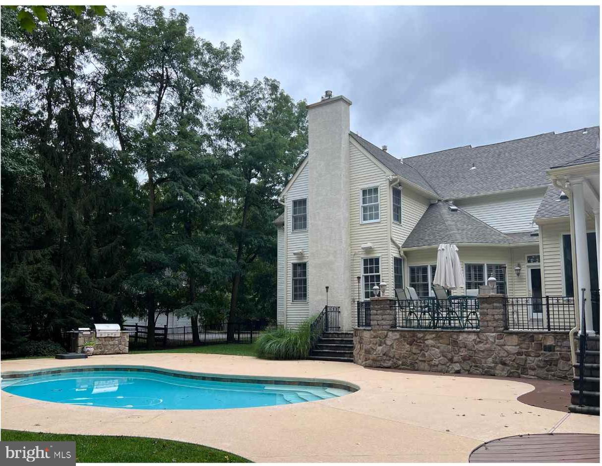 830 Wooded Pond Rd