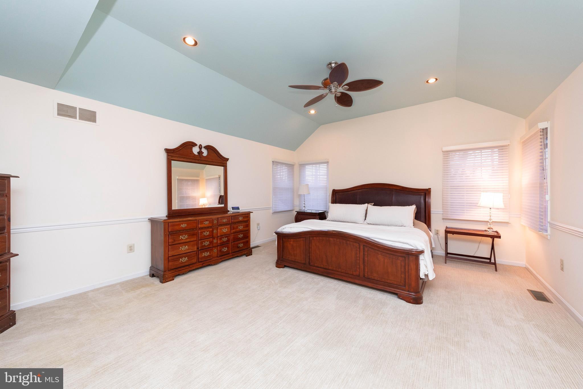 830 Wooded Pond Rd