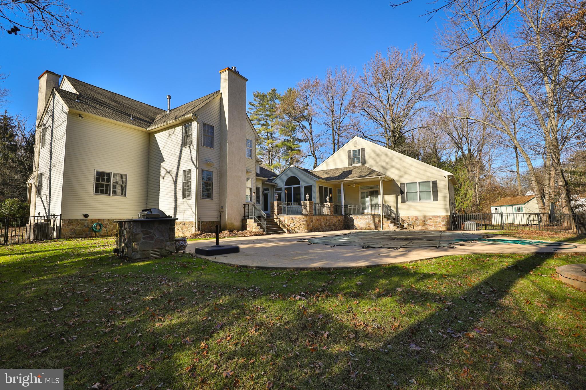 830 Wooded Pond Rd