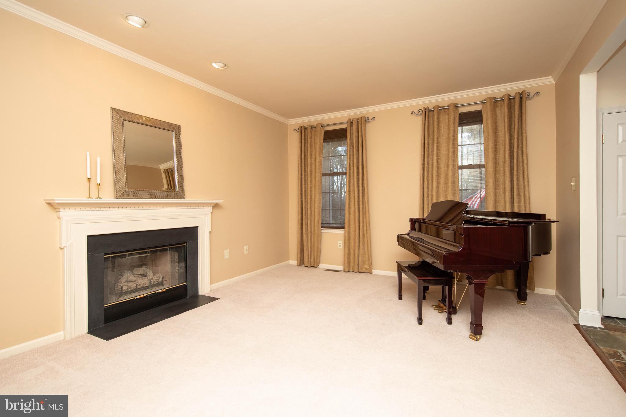 830 Wooded Pond Rd