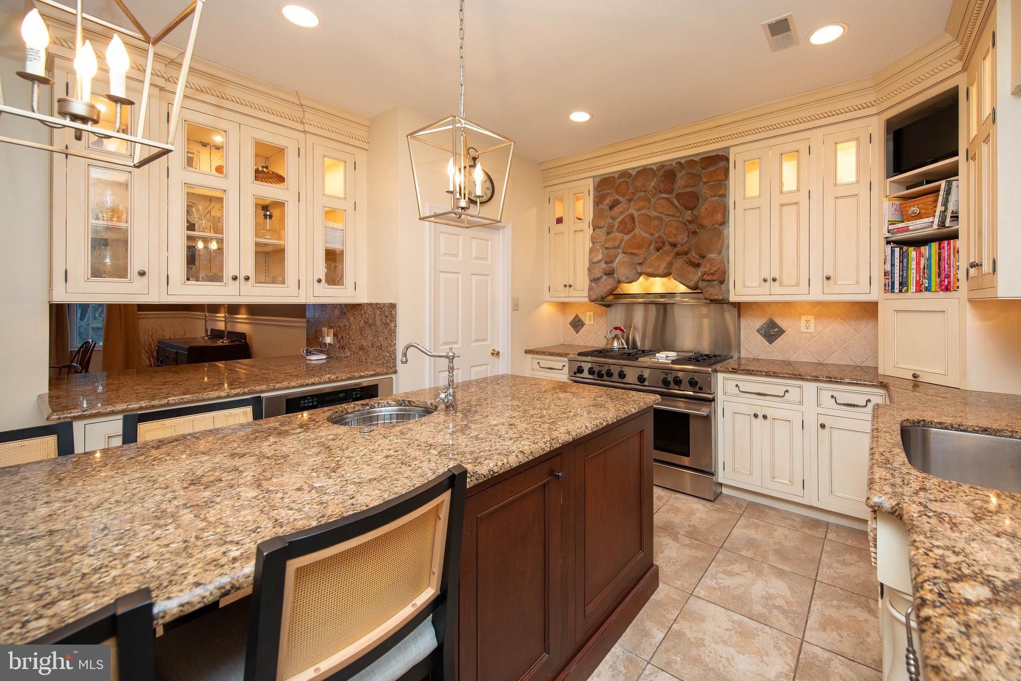 830 Wooded Pond Rd