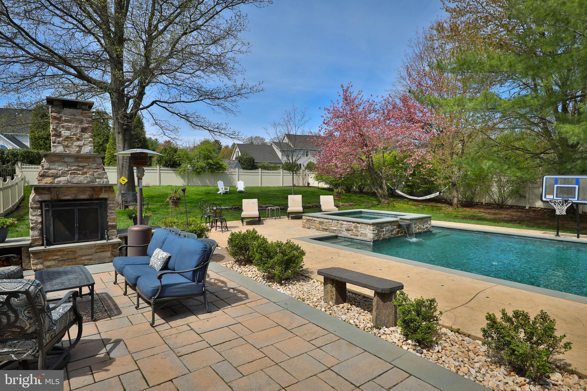 1213 Forest Hill Dr