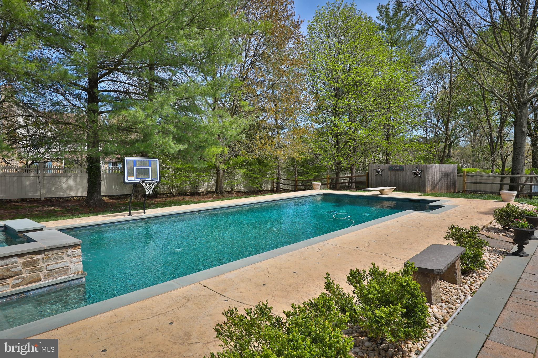 1213 Forest Hill Dr