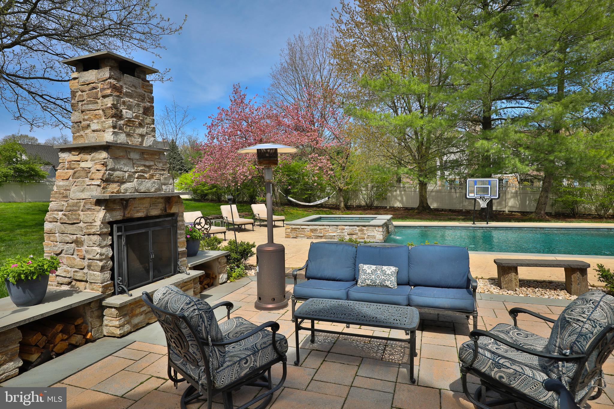 1213 Forest Hill Dr