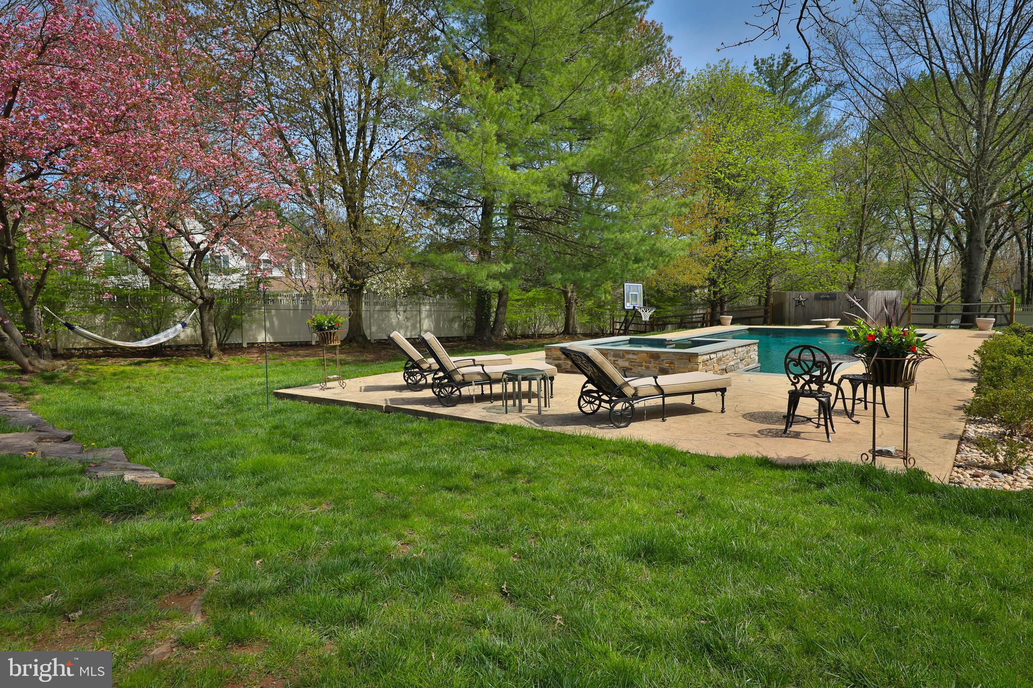 1213 Forest Hill Dr