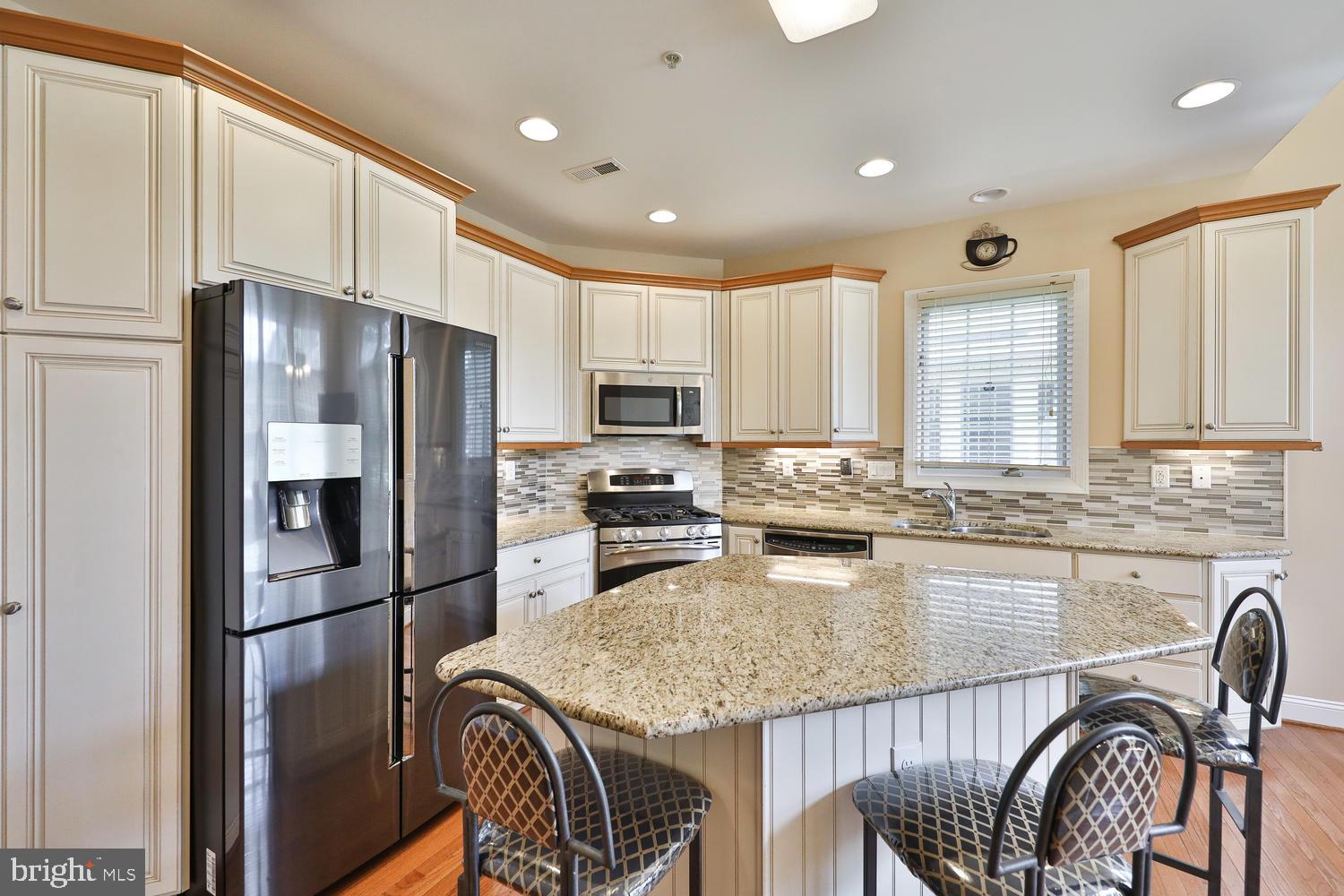 1260 Johnson Ln