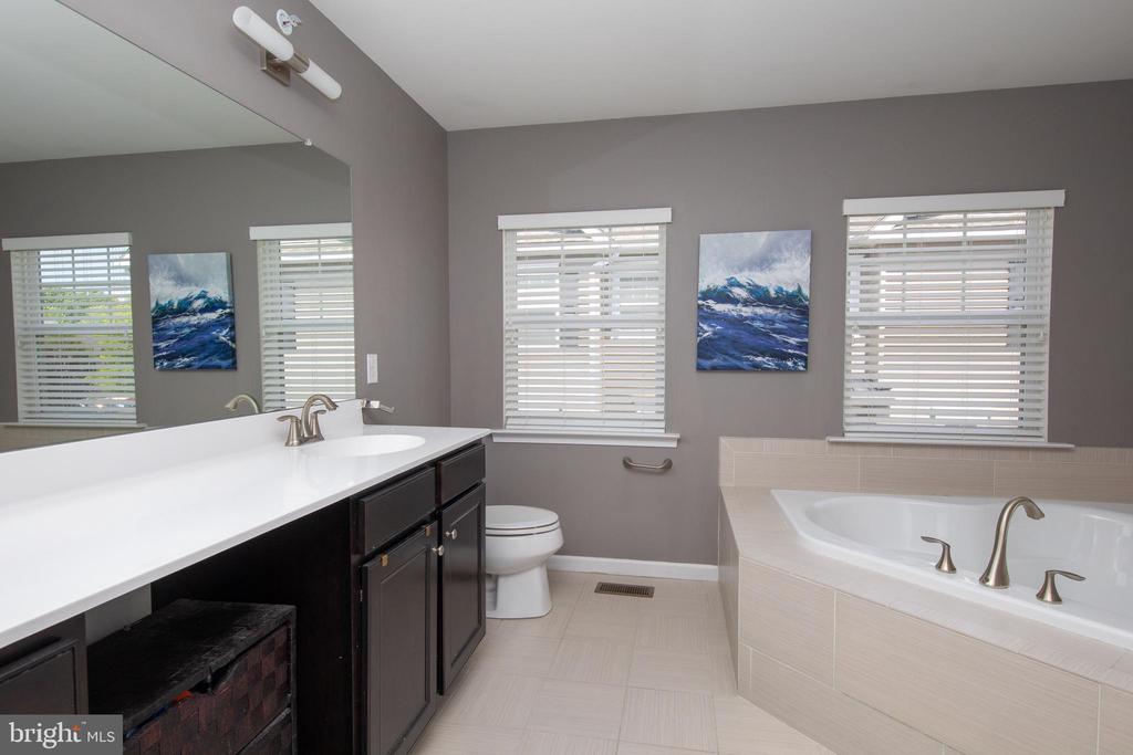 33 Penn Manor Ct