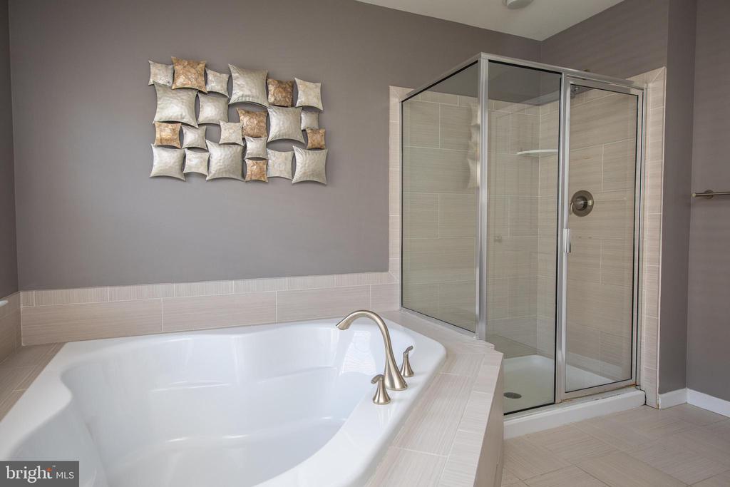33 Penn Manor Ct
